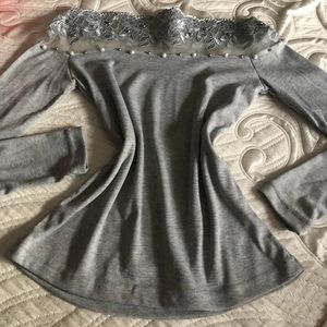 Beautiful top, lace & pearl details    🌸🌸🌸